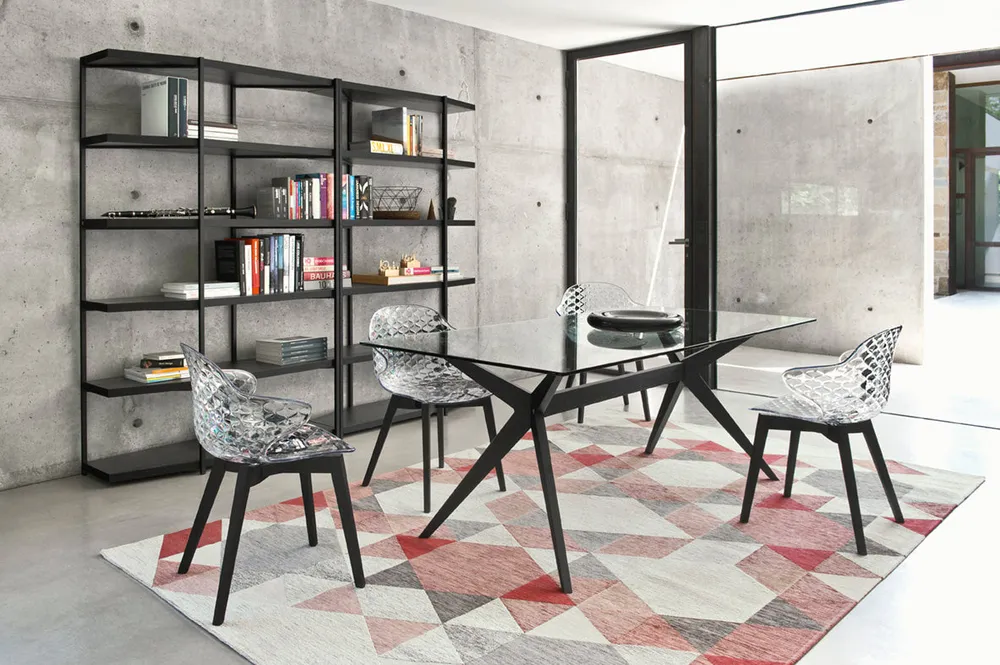 Stuhl SAINT TROPEZ mit weißem Sitz und dunklem Holzgestell