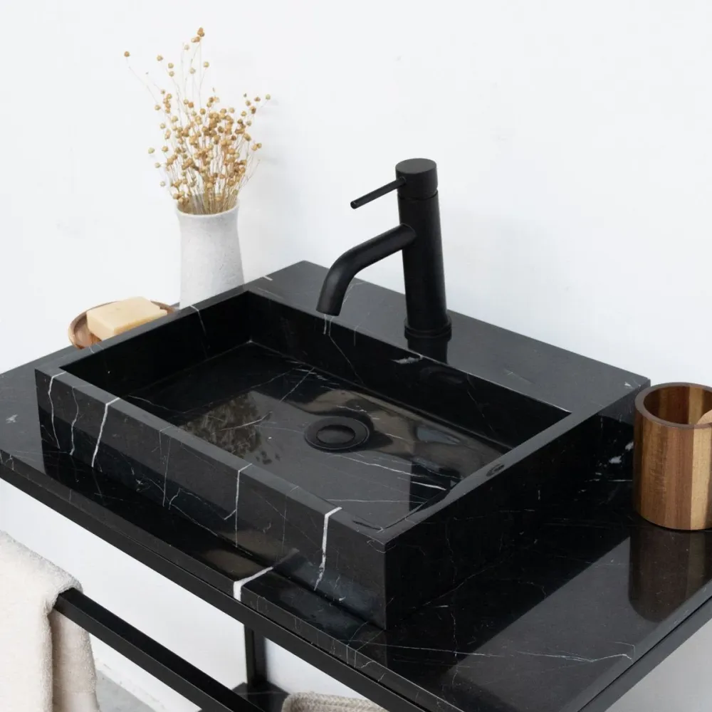 Lavabo George aus schwarzem Marmor – mit Hahnloch