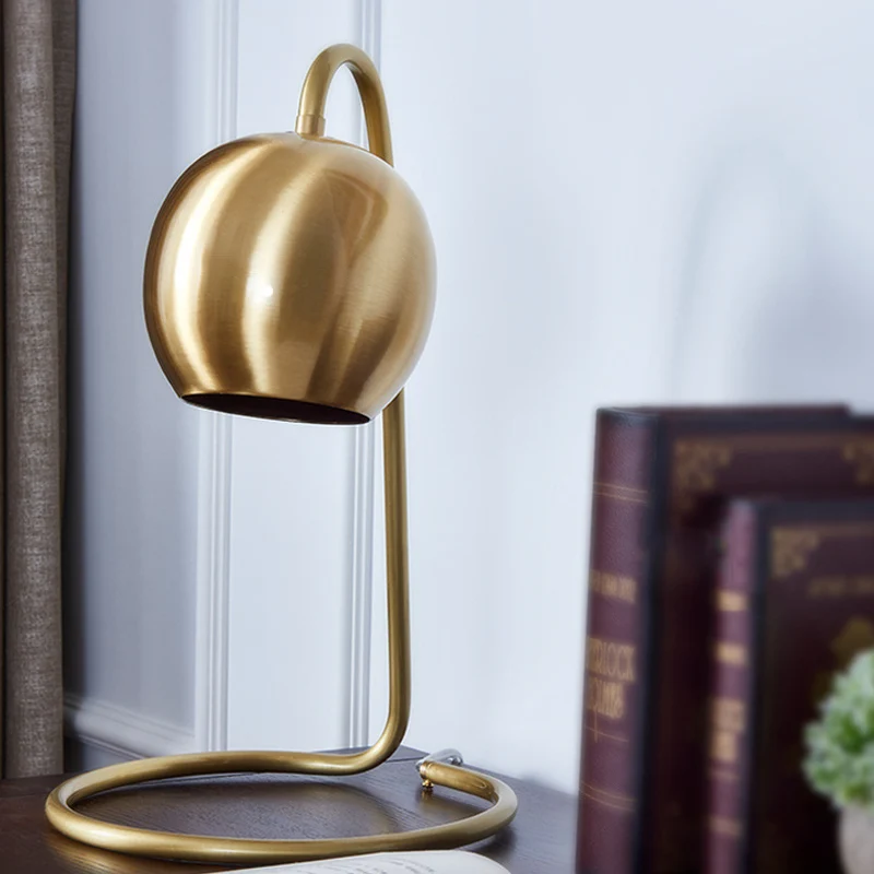 1 sphärische Nachttischbeleuchtung im Kolonialstil, goldenes metallisches Nachtlicht mit rundem Sockel Clearhalo