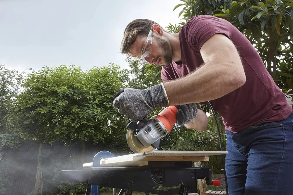 Winkelschleifer Black+Decker 710w 115mm BEG010