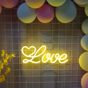 "Love" Neonschrift (Lagerbestand: 3 Einheiten)