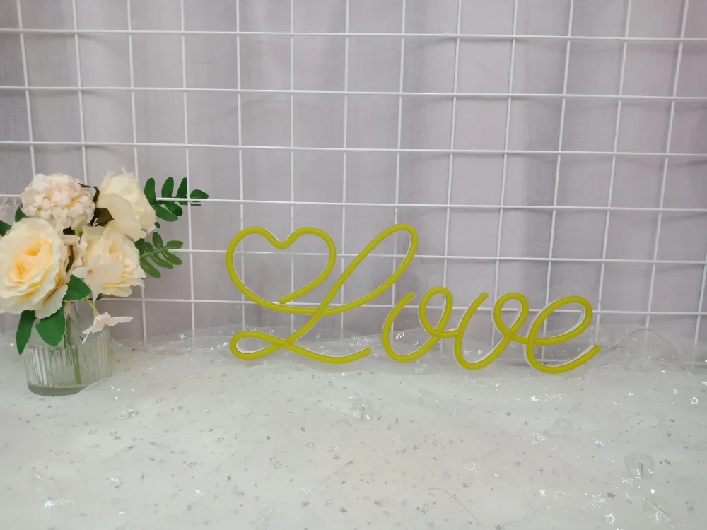 "Love" Neonschrift (Lagerbestand: 3 Einheiten)